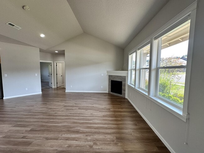 Building Photo - 823 Riley Dr NE