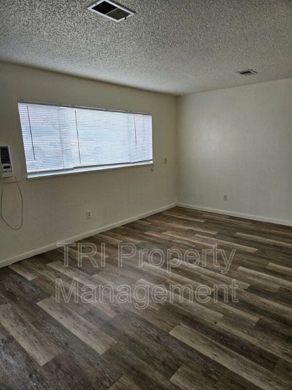 Building Photo - 300 W Union Ave