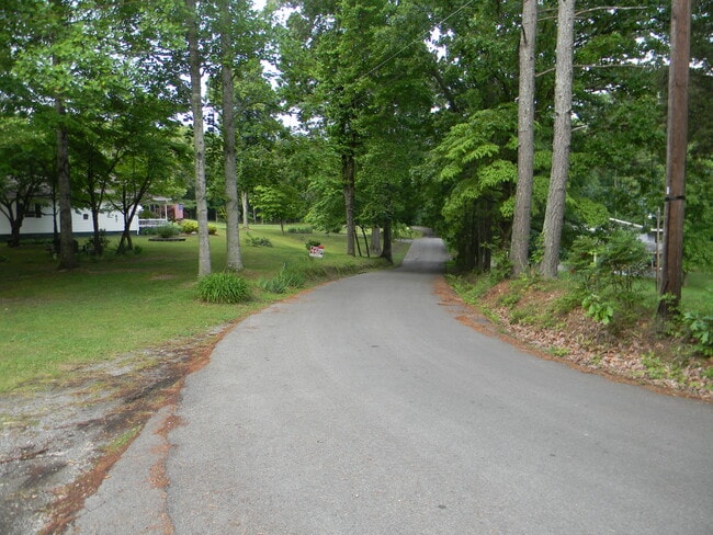 Building Photo - 2000 Oxnard Rd