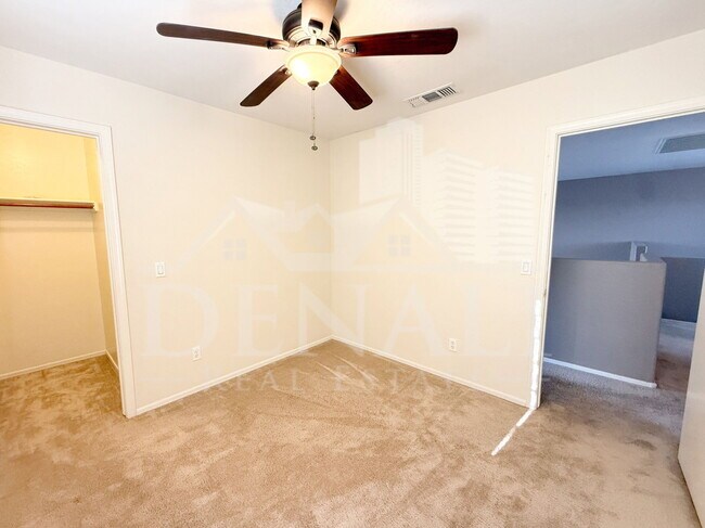 Building Photo - 11810 W Sunnyside Dr