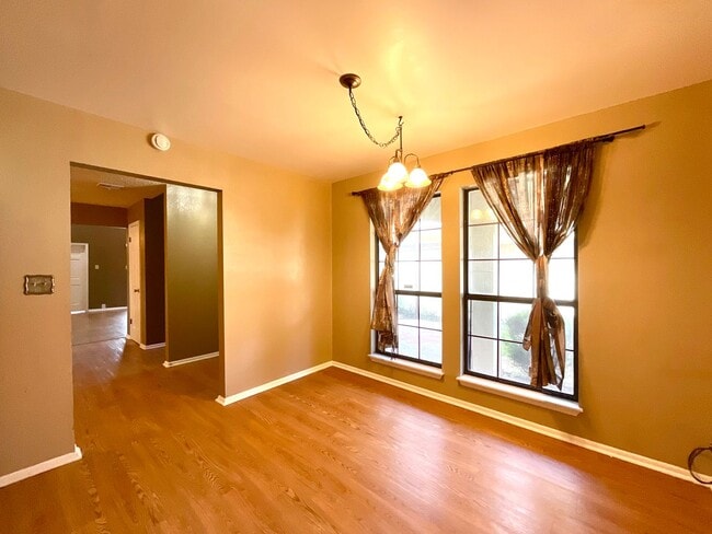 Building Photo - 7326 Putter Ln