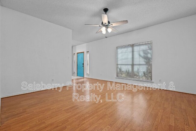 Building Photo - 1105 Hall Dr