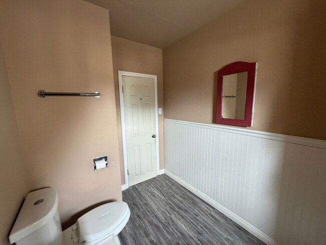 Building Photo - Charming and spacious Needles home