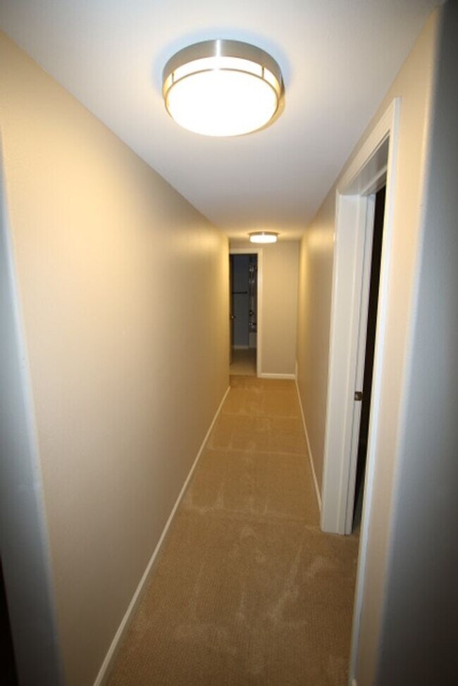 Building Photo - 9010 Sahalee Dr