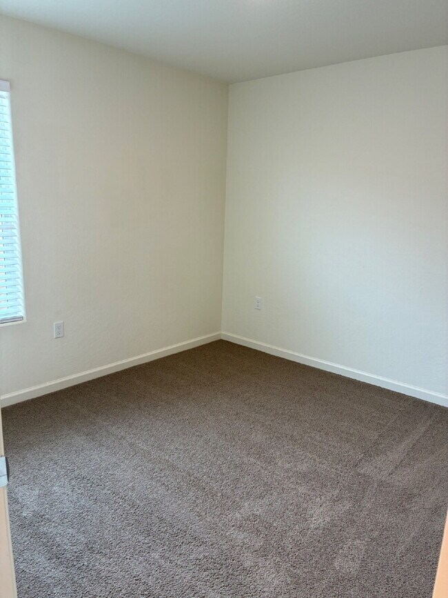 Building Photo - Modern Convenience and Luxury!! Move In Ready with Full Appliance Package!