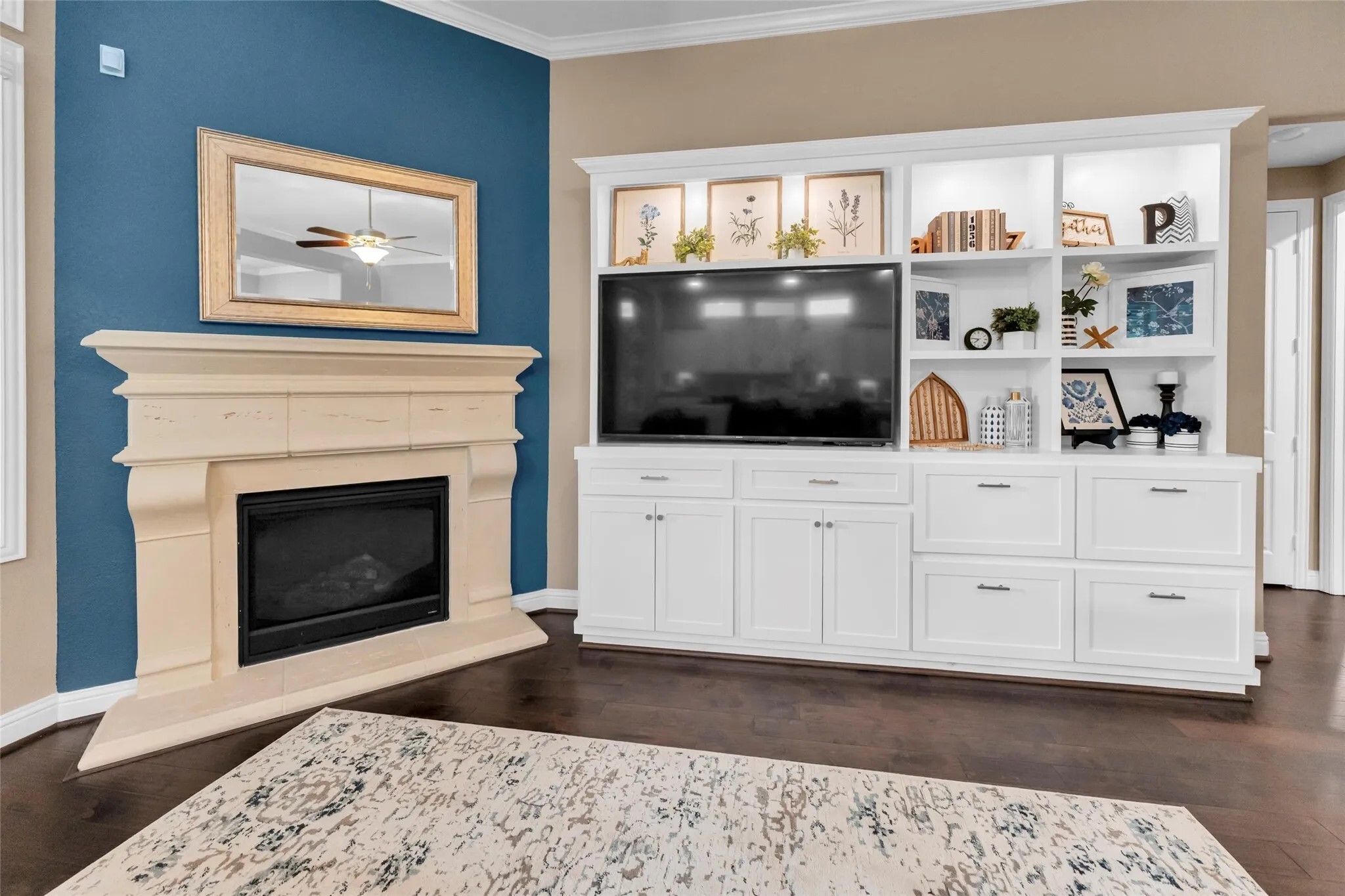 Gas Fireplace and TV in Livingroom - 1027 Ginger Glade Ln