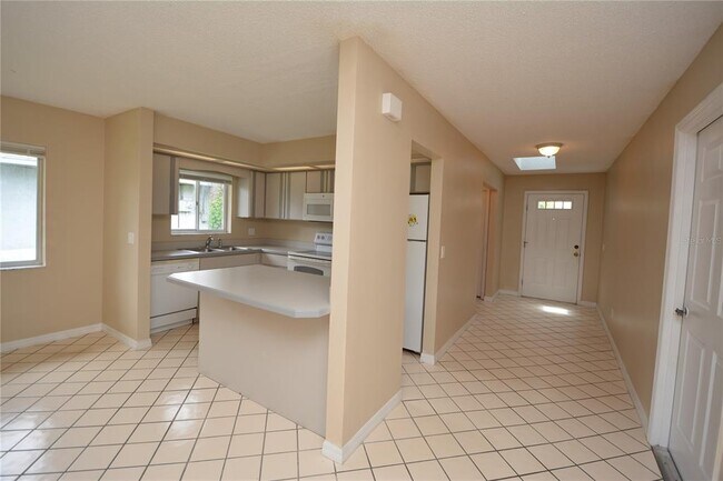 Building Photo - 30 Farmsworth Dr