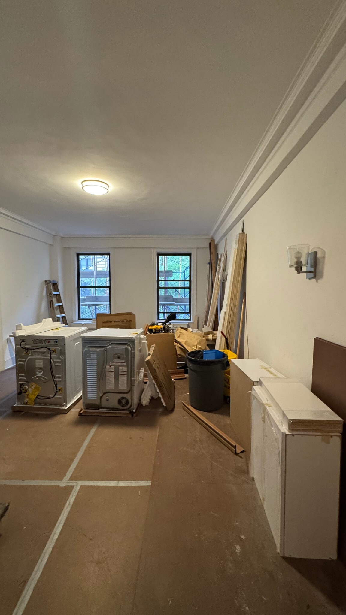 Building Photo - 157 E 72nd St
