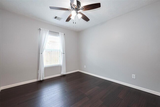 Building Photo - 2819 Lakecrest Way Dr