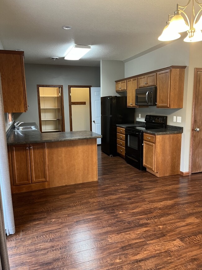 Building Photo - 1501 N Grove Pl