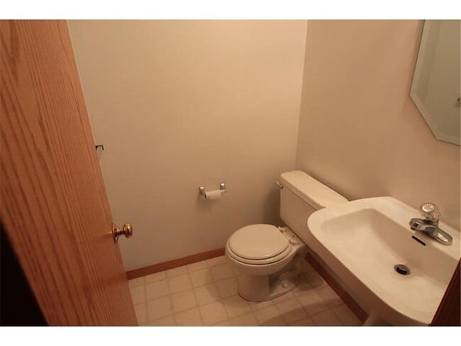 Building Photo - 8433 Annapolis Way