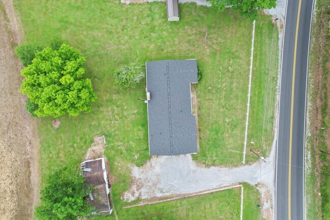 Building Photo - Charming Full Brick Home in Peaceful Count...