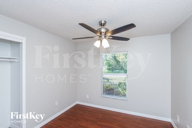 Building Photo - 738 Empress St SE