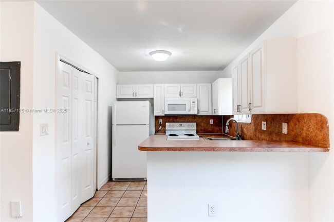 Building Photo - 970 NE 34th Ave