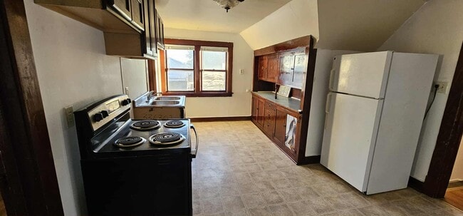 Building Photo - 2011 Monroe St