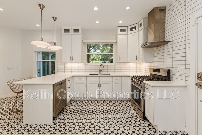 Building Photo - 1203 Easton Dr