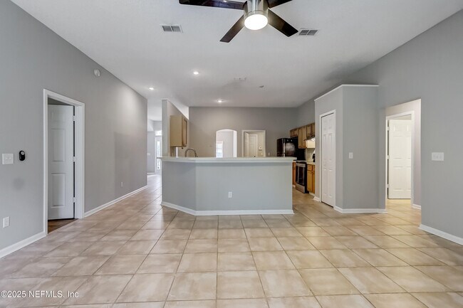 Building Photo - 9642 Pritmore Rd E