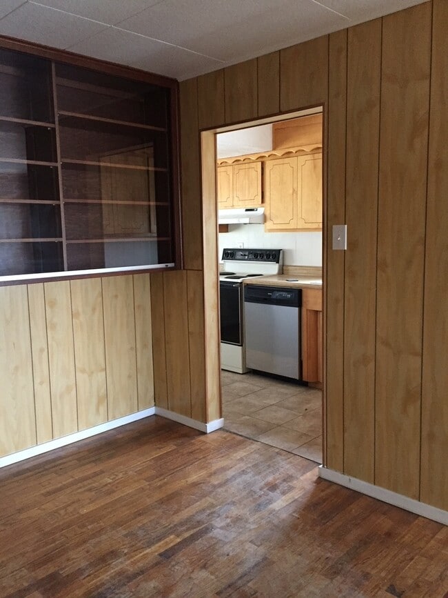 Building Photo - Charming 2 Bedroom Home with basement