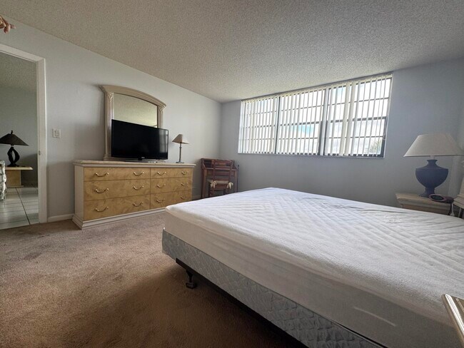 Building Photo - 2430 Deer Creek Country Club Blvd