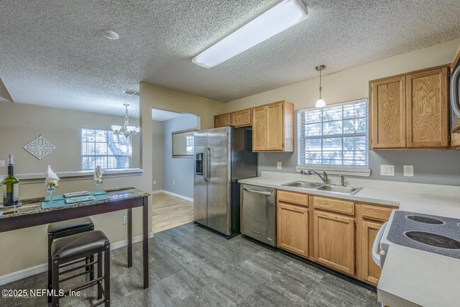 Building Photo - 4570 Blue Stream Ln N