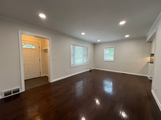 Building Photo - Lovely North Fargo Home