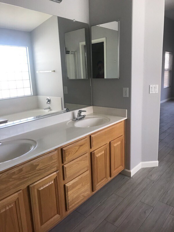 Building Photo - Chandler 4 bed 2 bath