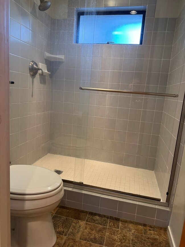 Building Photo - Cozy 5 bedr 3 bath rambler with daylight basement, minutes to Somerset schools