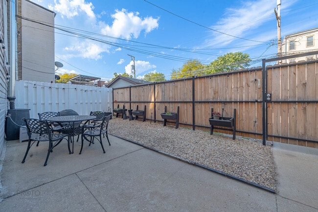 Building Photo - 4934 N Albany Ave