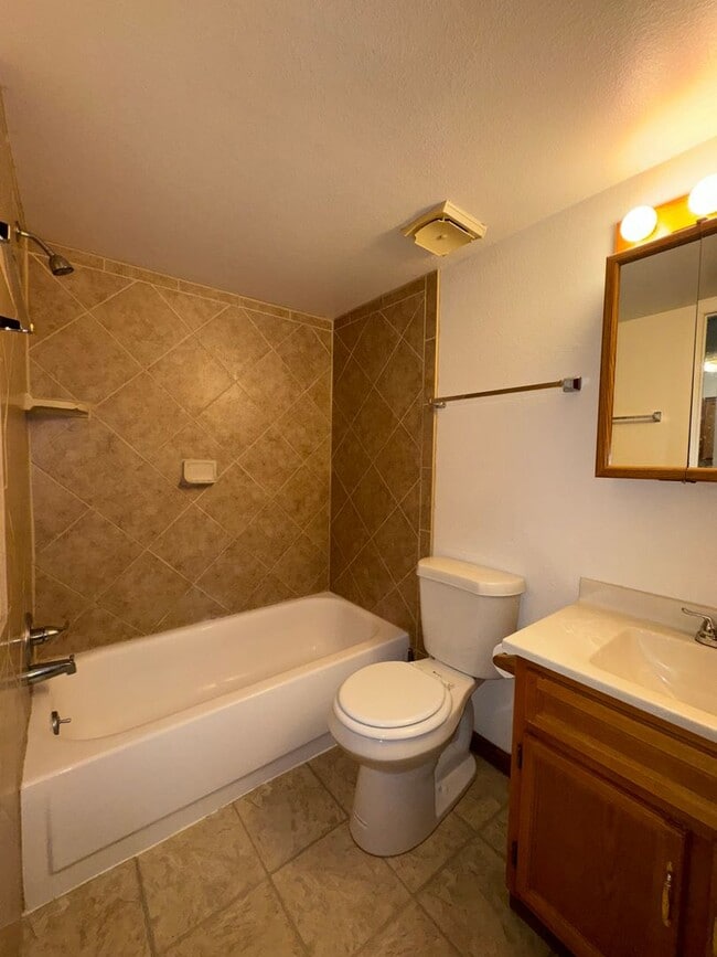 Building Photo - Great Studio Condo