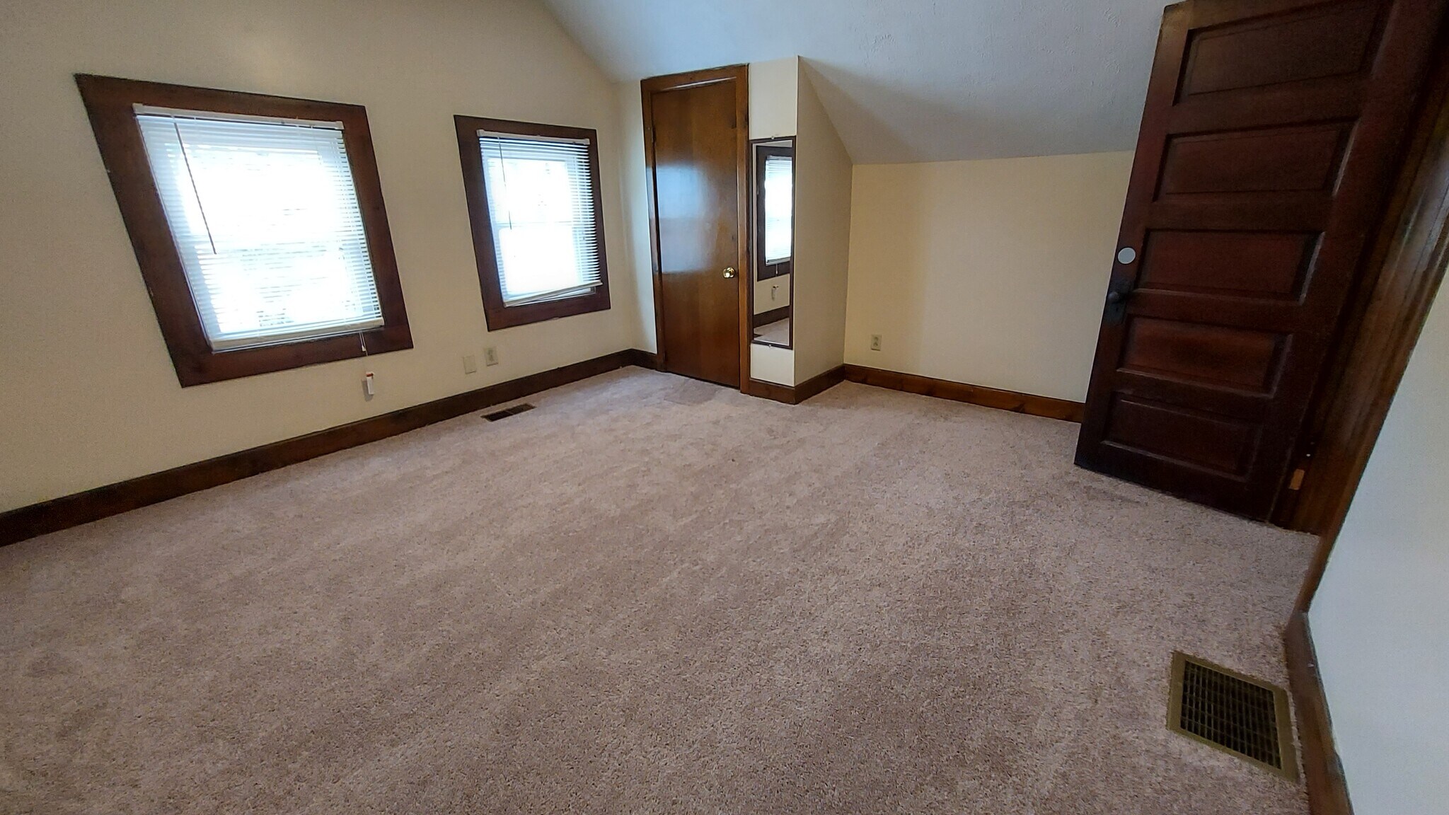 Building Photo - 404 King Ave