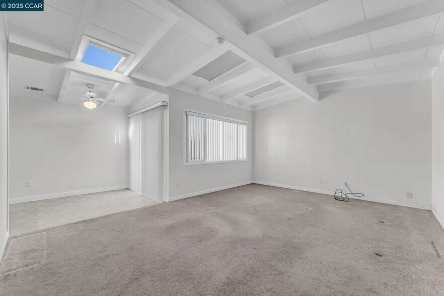 Building Photo - 104 Los Altos Pl