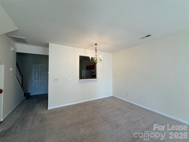 Building Photo - 9766 Blossom Hill Dr