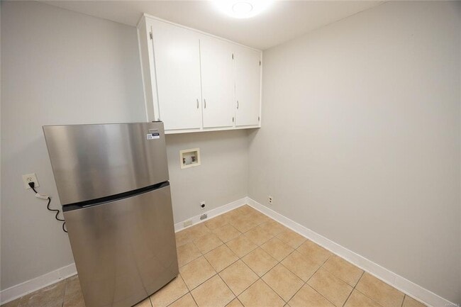 Building Photo - 2058 Woodley Rd