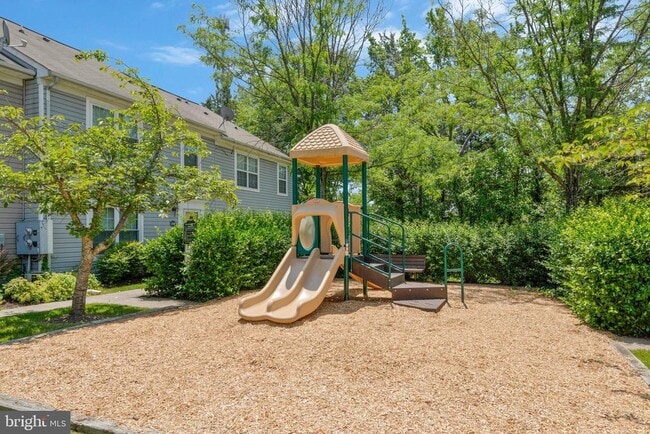 Building Photo - 43585 PATCHING POND Sq