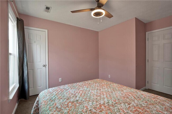 Building Photo - 300 Riverwind Dr