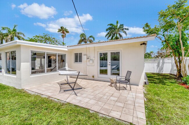 Building Photo - 620 Las Palmas Park