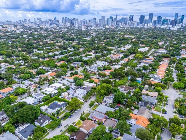 Building Photo - 1642 SW 16th St