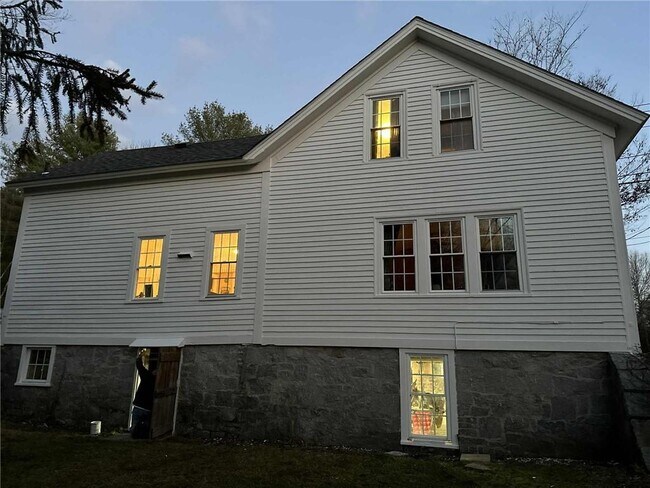 Building Photo - 55 Hopkins Hollow Rd