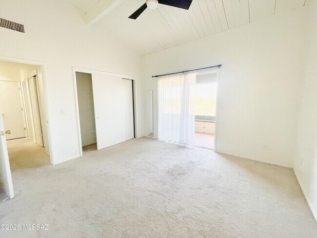 Building Photo - 3750 N Country Club Rd