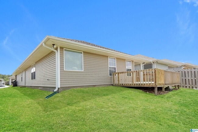 Building Photo - 335 Village Dr