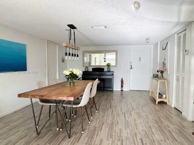 Building Photo - 210 Seaview Dr