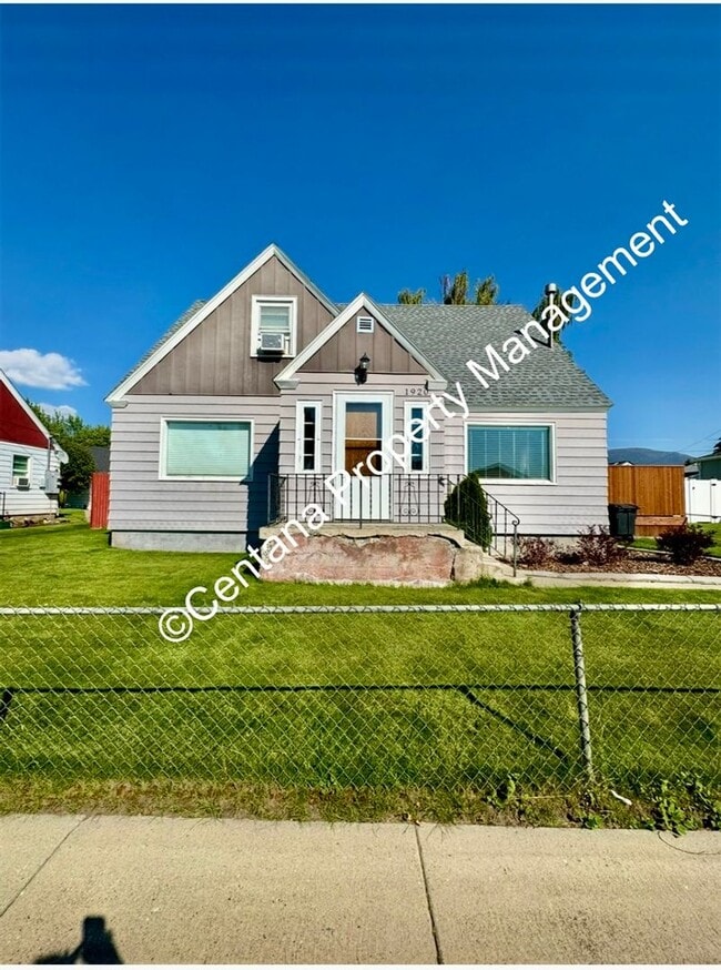 Primary Photo - 3 bedroom 2 bathroom house on the flats