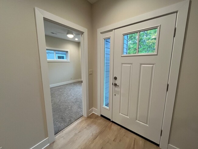 Building Photo - 3155 Dogwood Dr S