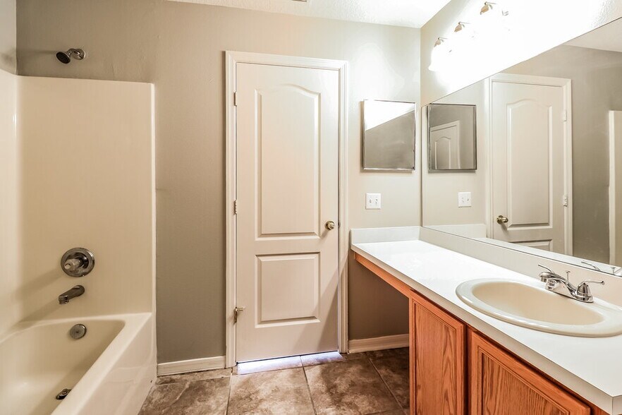 Building Photo - 10510 Goshawk Pl