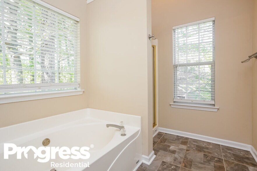 Building Photo - 2628 English Oaks Ln NW