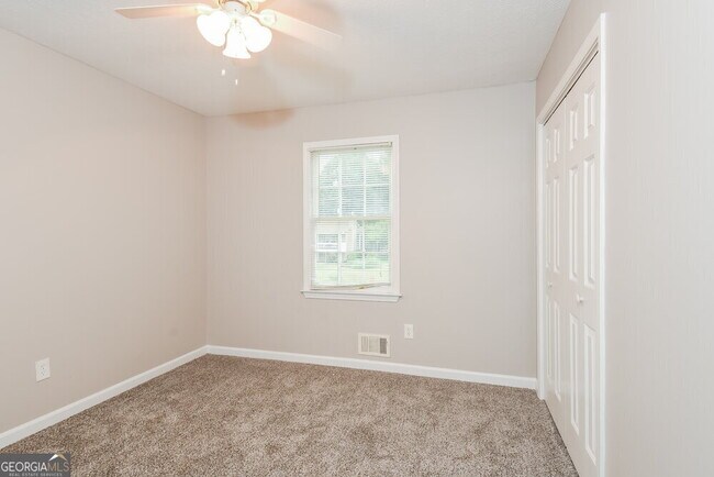 Building Photo - 28 Sweetwater Dr