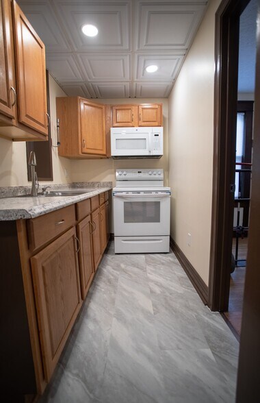 Building Photo - 121 N 38th Ave