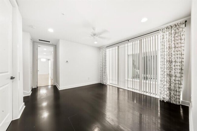 Building Photo - 61 Isle of Venice Dr