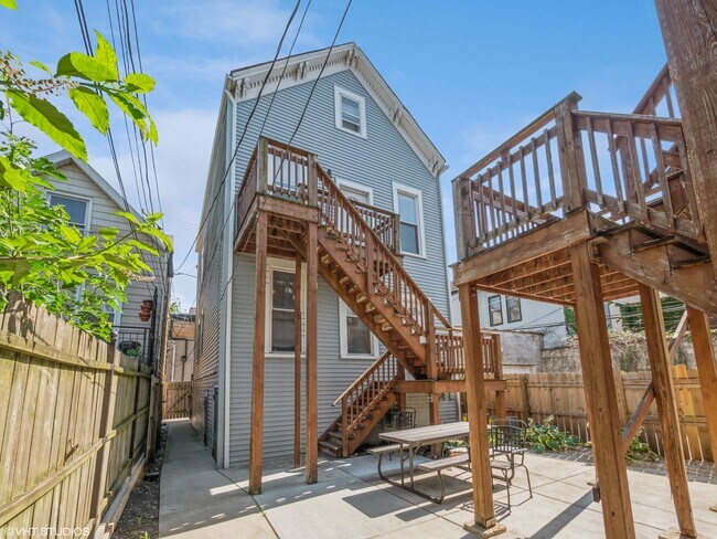 Building Photo - 1305 W Barry Ave