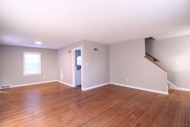 Building Photo - February FREE On This 2 Bedroom 2 Bath Duplex In The Waldo Area
